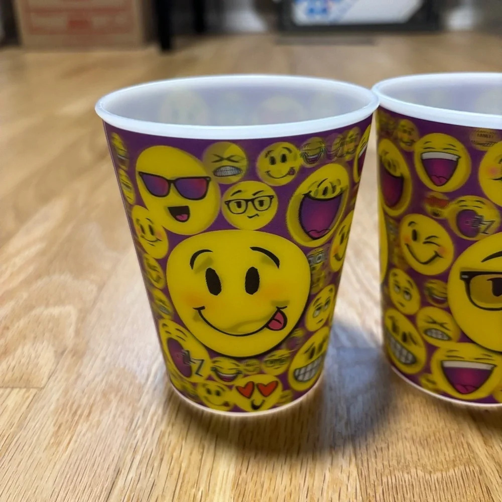 McDonalds |  3D Hologram Smiley Emoji Cups Happy Meal Toy 2017 Plastic 12 Oz - Picture 2 of 9